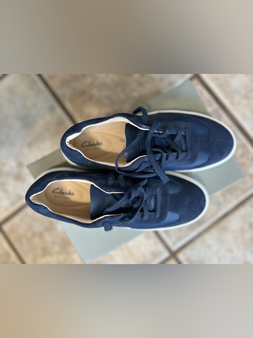 Clarks Makea Court Navy Blue & White Leather Women’s Sneakers sz 9.5 NWT - Picture 3 of 7